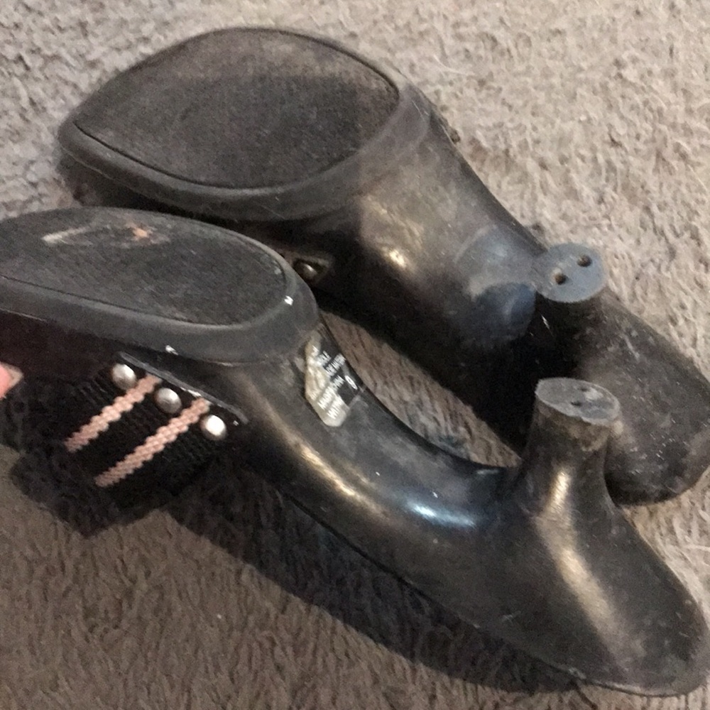 Heels - Picture 3 of 4